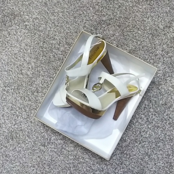 Heels - Picture 3 of 3